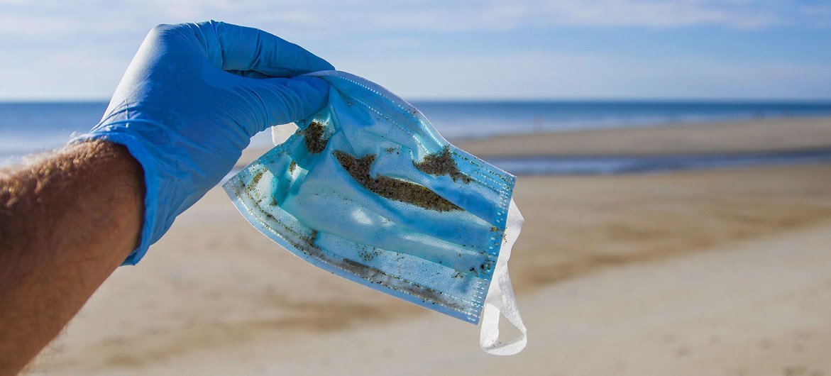 Consejos para viajes más sostenibles: limpieza de playas