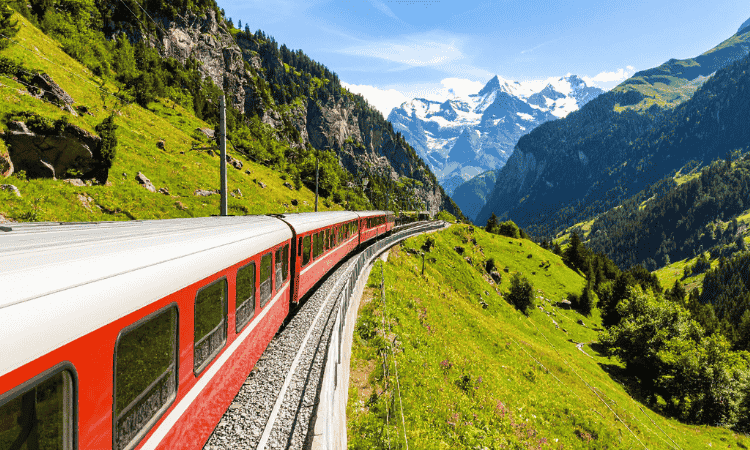 Los 5 trayectos en tren más espectaculares de los Alpes Suizos